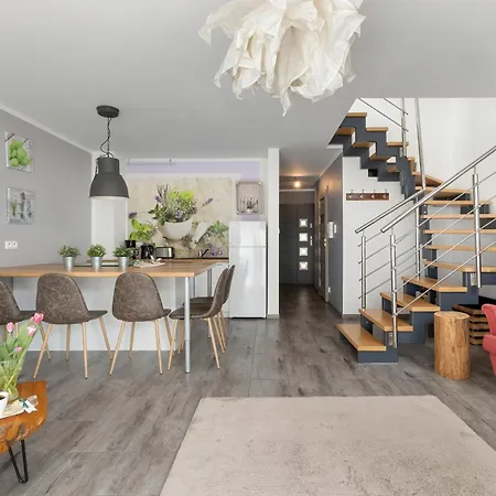 Apartment Piastowska *