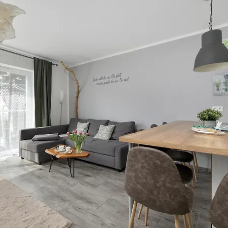 Piastowska Apartment *